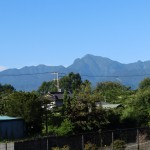 敷地南西側から南アルプスを撮影。左に北岳、正面に甲斐駒ヶ岳。