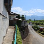 敷地北西側から南方向を撮影。正面に甲斐駒ヶ岳の眺望。