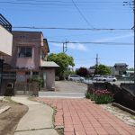 玄関から東南方向を撮影。