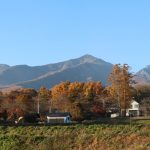 物件から約200ｍ南側から物件方向を撮影。正面に八ヶ岳。