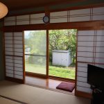 和室から南方向を撮影。窓には寒冷地用インナーサッシを設置。