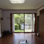12帖のリビングの南方向を撮影