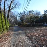 東側接面公道の北側から南方向を撮影