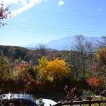 囲炉裏部屋から南方向を撮影。南アルプス鳳凰三山を眺望。