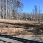 物件北西側公道から東方向を撮影。